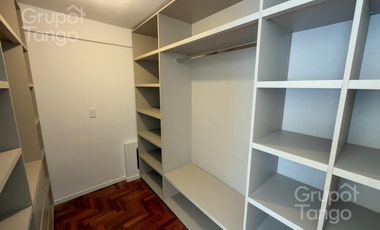 Venta Departamento Piso Belgrano Tres Ambientes Balcón Aterrazado Frente Cochera APTO CREDITO