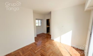 Venta Departamento Piso Belgrano Tres Ambientes Balcón Aterrazado Frente Cochera APTO CREDITO