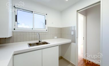 Venta Departamento Piso Belgrano Tres Ambientes Balcón Aterrazado Frente Cochera APTO CREDITO