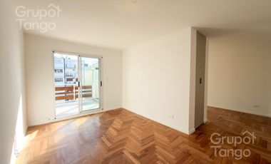 Venta Departamento Piso Belgrano Tres Ambientes Balcón Aterrazado Frente Cochera APTO CREDITO