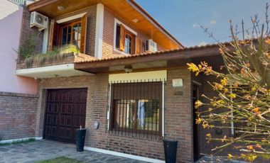 Casa en venta - 4 Dormitorios 2 Baños - City Bell