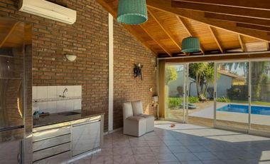 Casa en venta - 4 Dormitorios 2 Baños - City Bell