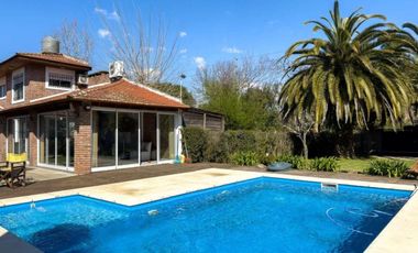 Casa en venta - 4 Dormitorios 2 Baños - City Bell