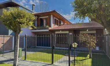 Casa en venta - 4 Dormitorios 2 Baños - City Bell