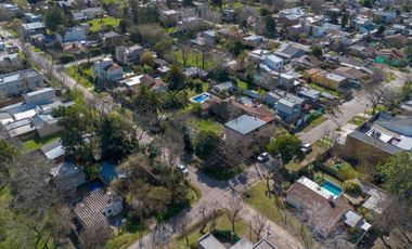 Casa en venta - 4 Dormitorios 2 Baños - City Bell