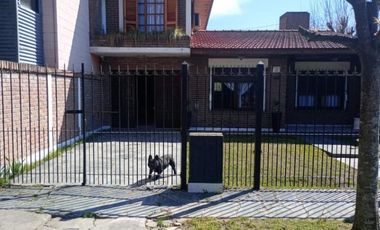 Casa en venta - 4 Dormitorios 2 Baños - City Bell