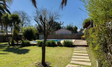 Casa en venta - 4 Dormitorios 2 Baños - City Bell