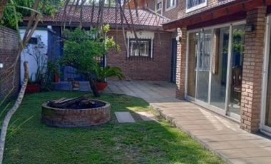 Casa en venta - 4 Dormitorios 2 Baños - City Bell