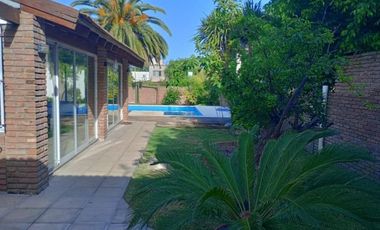 Casa en venta - 4 Dormitorios 2 Baños - City Bell