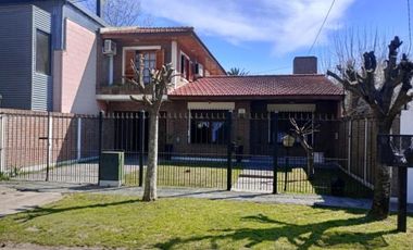 Casa en venta - 4 Dormitorios 2 Baños - City Bell