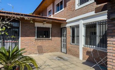 Casa en venta - 4 Dormitorios 2 Baños - City Bell