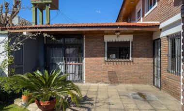 Casa en venta - 4 Dormitorios 2 Baños - City Bell