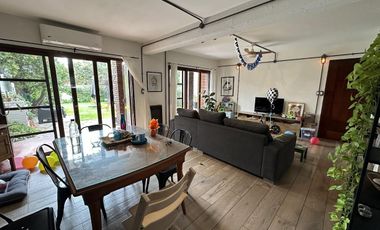 Chalet zona Jumbo, 4 ambientes con verde