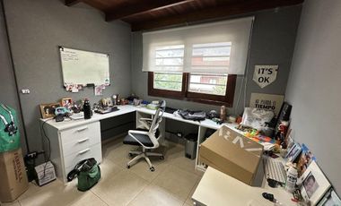 Chalet zona Jumbo, 4 ambientes con verde