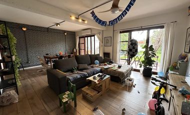 Chalet zona Jumbo, 4 ambientes con verde