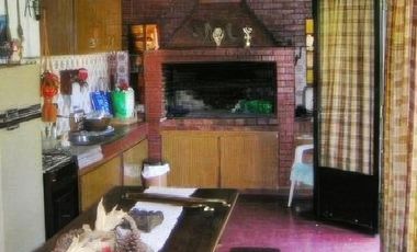 Casa en venta - 4 Dormitorios 4 Baños - Cochera - 412Mts2 - Quilmes Este