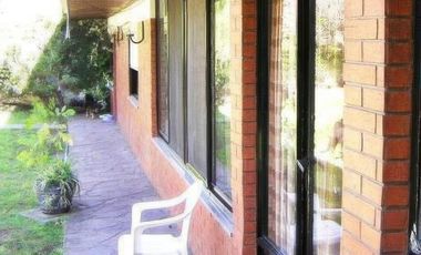 Casa en venta - 4 Dormitorios 4 Baños - Cochera - 412Mts2 - Quilmes Este