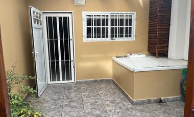 Casa en alquiler temporario - 3 Dormitorios 3 Baños 2 Cocheras - Mar del Plata