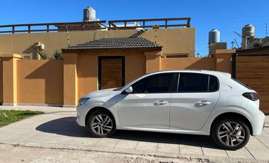 Casa en alquiler temporario - 3 Dormitorios 3 Baños 2 Cocheras - Mar del Plata