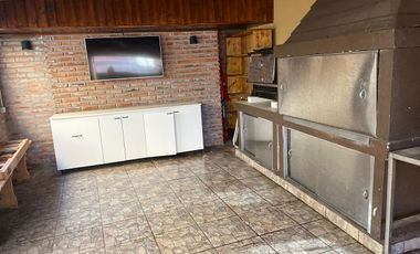 Casa en alquiler temporario - 3 Dormitorios 3 Baños 2 Cocheras - Mar del Plata