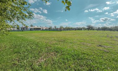 Terreno escriturado en Haras de Funes