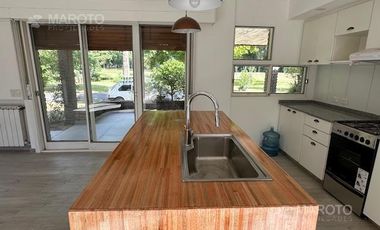 CASA EN ALQUILER ANUAL EN LOS HORNEROS C.C.-MAROTO PROPIEDADES