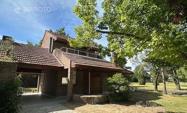 CASA EN ALQUILER ANUAL EN LOS HORNEROS C.C.-MAROTO PROPIEDADES