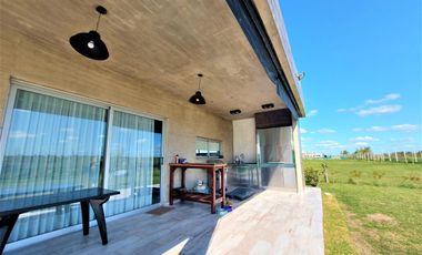 Casa en venta de Cuatro Dormitorios con Piscina en Pueblos del Plata - Magallanes