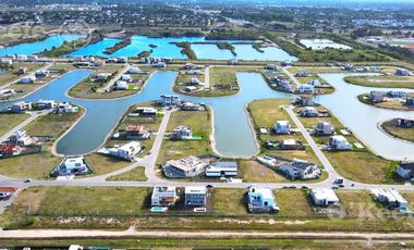 Casa en venta de Cuatro Dormitorios con Piscina en Pueblos del Plata - Magallanes