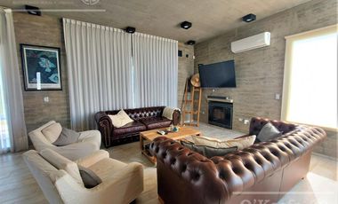 Casa en venta de Cuatro Dormitorios con Piscina en Pueblos del Plata - Magallanes