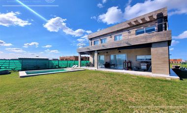 Casa en venta de Cuatro Dormitorios con Piscina en Pueblos del Plata - Magallanes