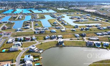 Casa en venta de Cuatro Dormitorios con Piscina en Pueblos del Plata - Magallanes