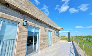 Casa en venta de Cuatro Dormitorios con Piscina en Pueblos del Plata - Magallanes