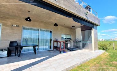 Casa en venta de Cuatro Dormitorios con Piscina en Pueblos del Plata - Magallanes