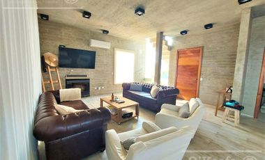 Casa en venta de Cuatro Dormitorios con Piscina en Pueblos del Plata - Magallanes