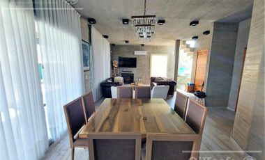 Casa en venta de Cuatro Dormitorios con Piscina en Pueblos del Plata - Magallanes