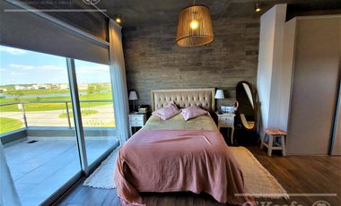 Casa en venta de Cuatro Dormitorios con Piscina en Pueblos del Plata - Magallanes