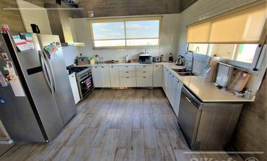 Casa en venta de Cuatro Dormitorios con Piscina en Pueblos del Plata - Magallanes