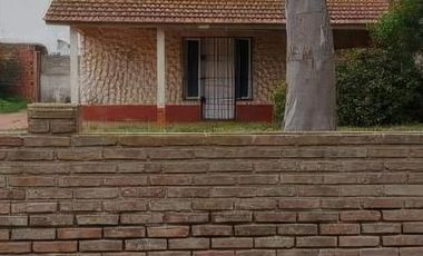 Casa en venta - 3 Dormitorios 1 Baño - Cochera - 293Mts2 - Mar del Tuyú