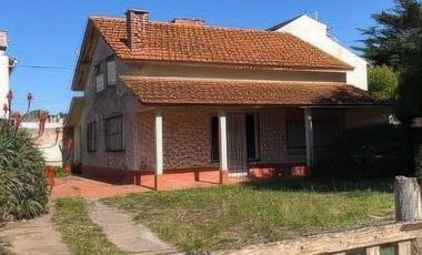 Casa en venta - 3 Dormitorios 1 Baño - Cochera - 293Mts2 - Mar del Tuyú