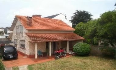 Casa en venta - 3 Dormitorios 1 Baño - Cochera - 293Mts2 - Mar del Tuyú