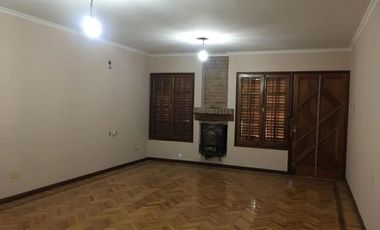 Casa en venta - 3 Dormitorios 2 Baños - 250Mts2 - Colinas de Vélez Sarsfield, Córdoba