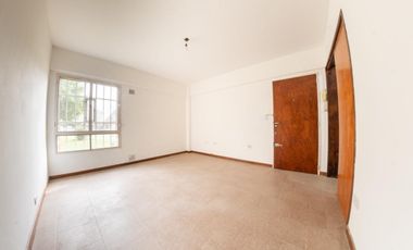 Departamento en venta - 2 Dormitorios 1 Baño - 45Mts2 - Ezpeleta, Quilmes