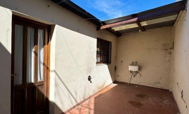 Casa en venta - 2 Dormitorios 1 Baño - 59mts2 - Chivilcoy