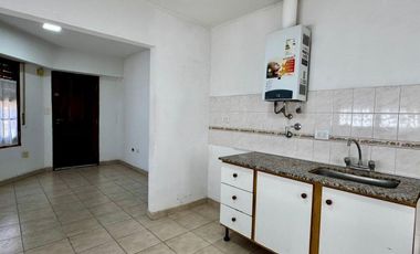 Casa en venta - 2 Dormitorios 1 Baño - 59mts2 - Chivilcoy