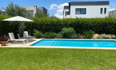 Casa en  alquiler temporario amoblada