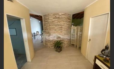 Casa en venta - 4 Dormitorios 2 Baños - Cocheras - 372Mts2 - Campana
