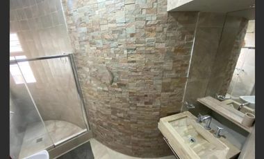 Casa en venta - 4 Dormitorios 2 Baños - Cocheras - 372Mts2 - Campana