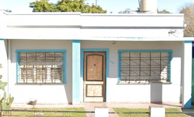 Casa en venta - 3 Dormitorios 2 Baños - Hurlingham