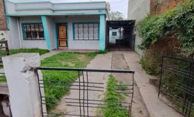Casa en venta - 3 Dormitorios 2 Baños - Hurlingham